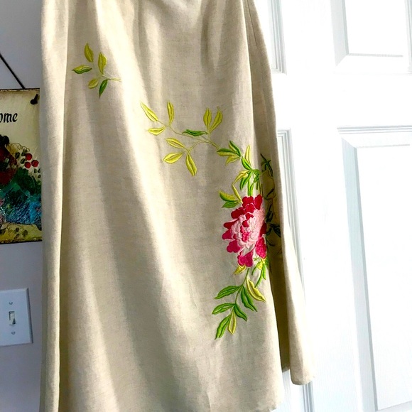 Van Heusen Dresses & Skirts - Stunning long linen skirts with beautiful embroidered flowers size XS Van Heusen